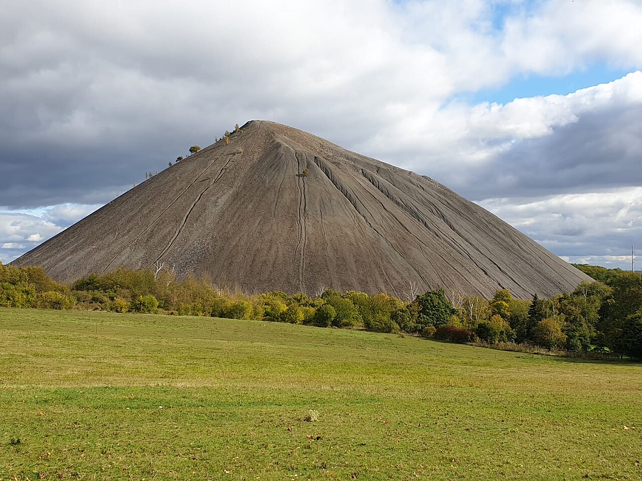 Spitzkegelhalde Hohe Linde im Mansfelder Land