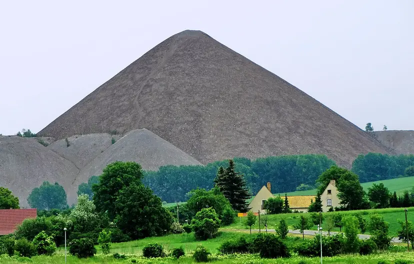 Spitzkegelhalde bei Volkstedt, Pyramide des Mansfelder Landes